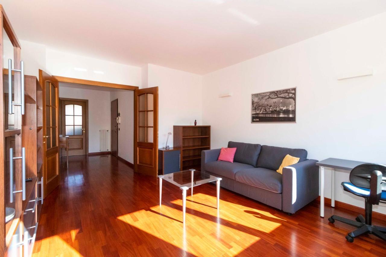 Cozy&Spacious Apt 2 Min Walk From The Tram Stop! Lejlighed Torino Eksteriør billede